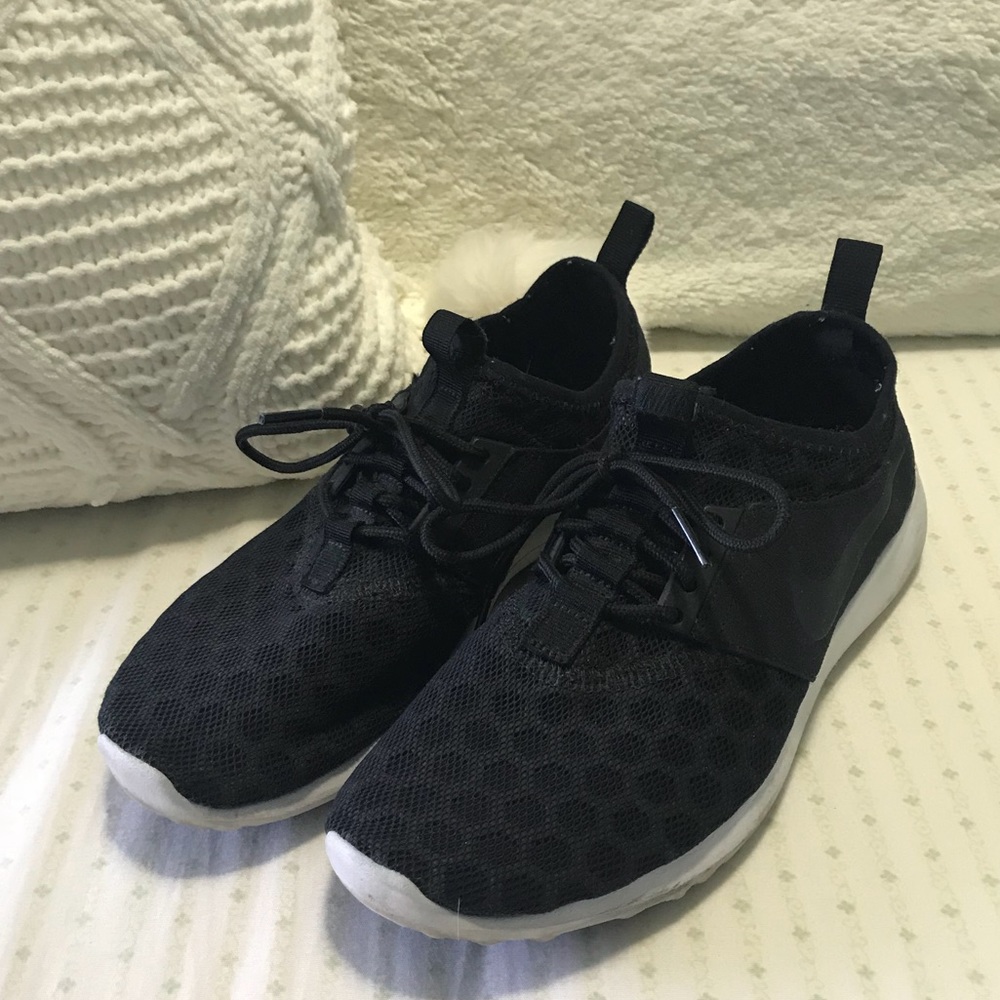 Black Nike Juvenate Running Shoes